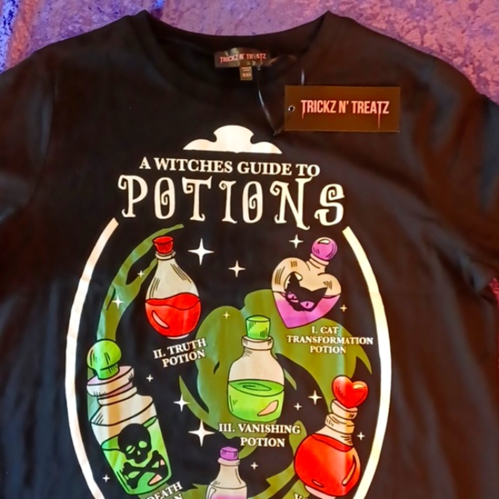 DOLLSKILL 2x TRICKZ N TREATZ BLACK SHORT-SLEEVED guide to potions